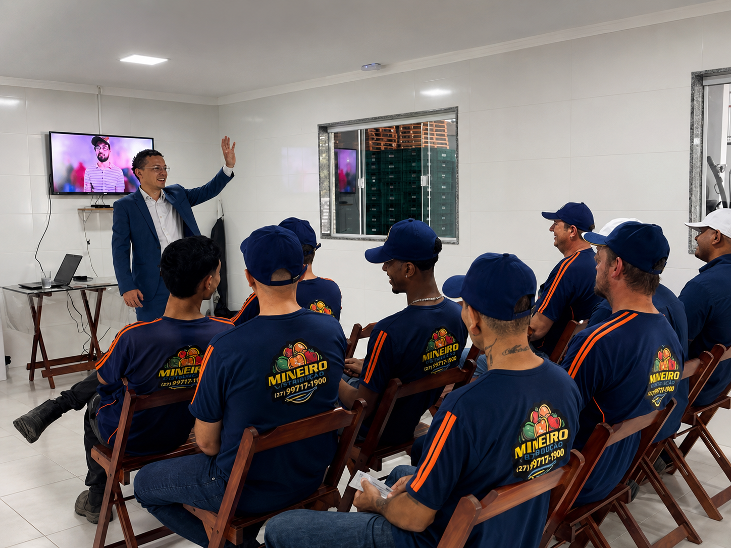Rogério Alves conduzindo palestra corporativa para empresários
